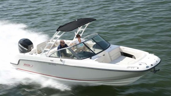 Boston Whaler 230 Vantage: A Dual Console Whaler for Watersports