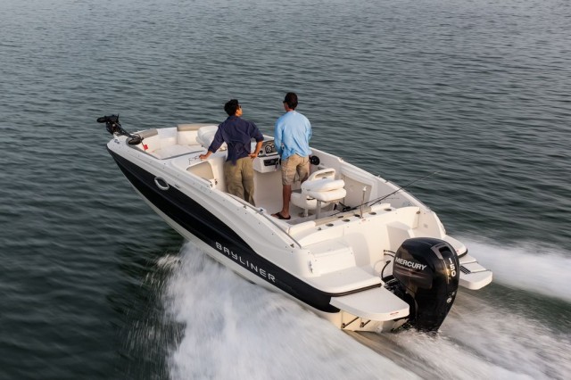 Bayliner 210: Deckboat with an Improved Attitude