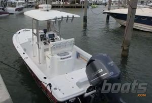 Sea Hunt 24: Versatile Bay Boat