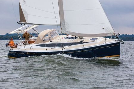 Marlow-Hunter 40: New Life for a Classic Name in Sailboats