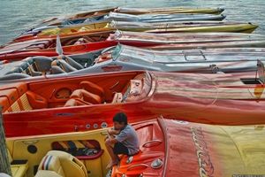 Virtual Communities Get Real In The Go-Fast Boat World
