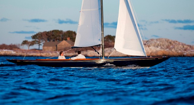 C. W. Hood 32: A Classic Daysailer with Modern Advantages