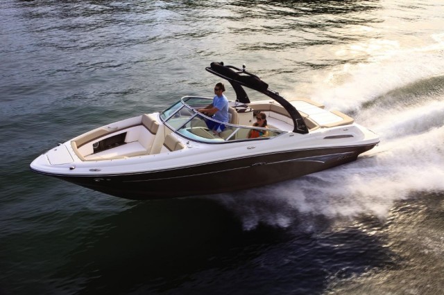 Hear the Hush: Sea Ray 250 SLX With Quiet Ride Technology