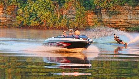 Larson LSR 2000, LSR 2100, and LSR 2300: A New Family of Family Runabouts