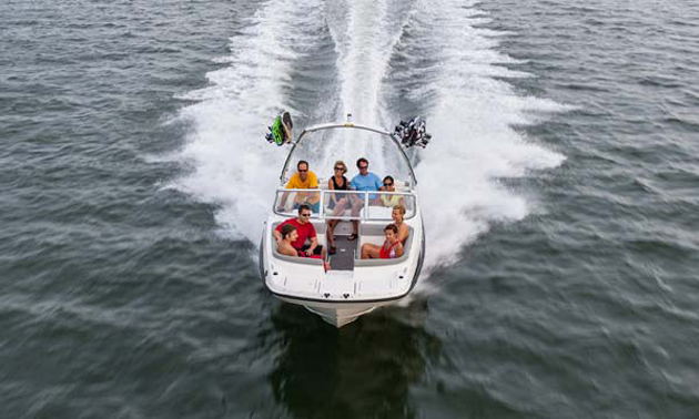 Bayliner 215 DB: Party Time!