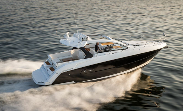 Cruisers Yachts 390 Express Coupe: Shapeshifter