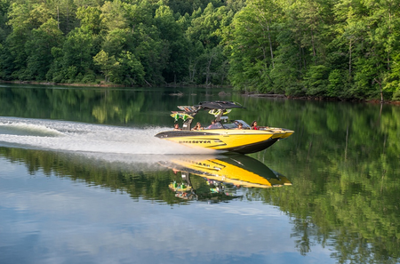 Malibu’s Wakesetter 24 MXZ: Pull Out All the Stops