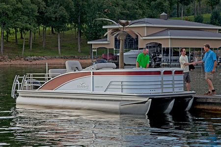 Lowe Infinity 250 CL: A Pontoon Boat with Purpose