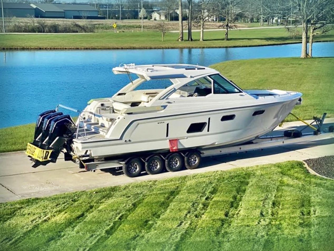 Formula Boats 380 Super Sport Crossover Outboard Version