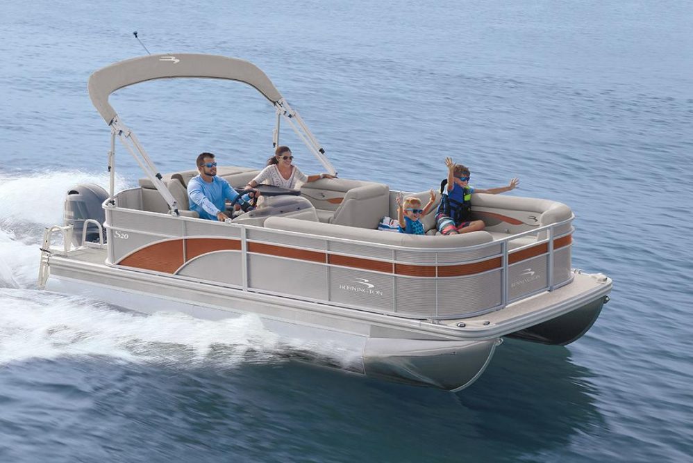 Enjoy a boat day with the family on this Bennington pontoon.