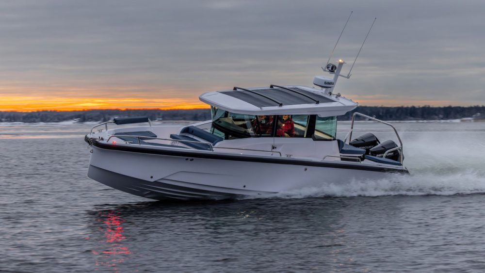 Axopar 29 xc cross cabin cruising