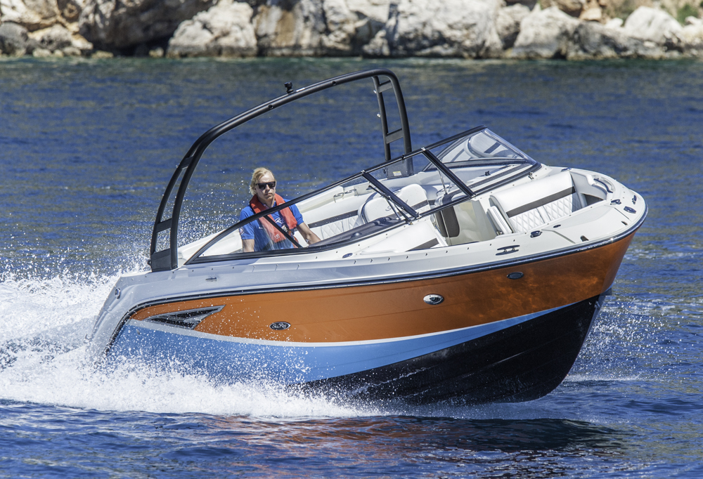 Sea Ray 250 SLX: Komfort mit sportlicher Note