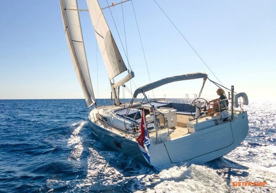 Un Beneteau Oceanis in mare
