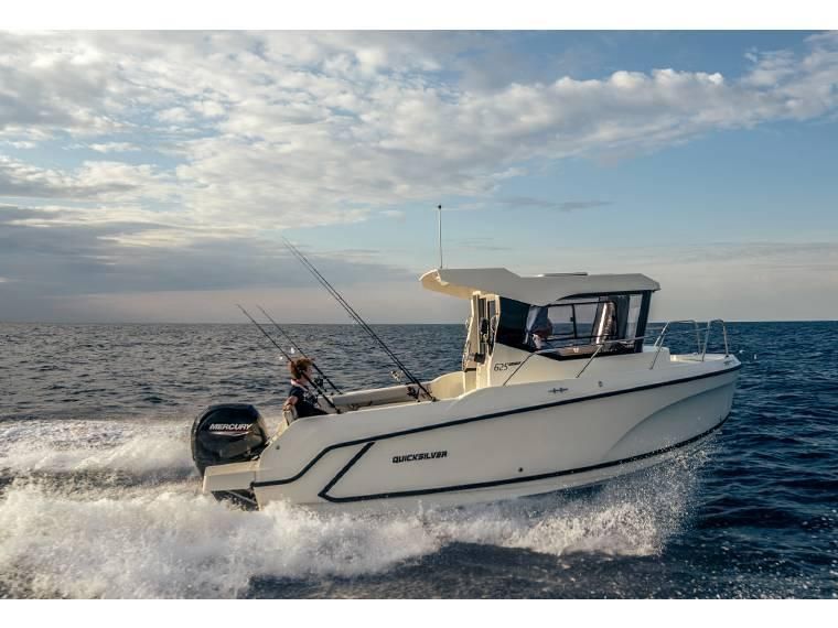 Un Quicksilver Captur 625 in mare