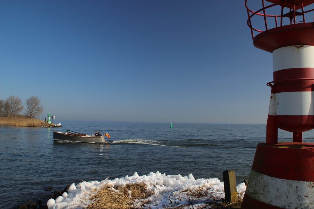 De Enkhuizen tender met rechte spiegel